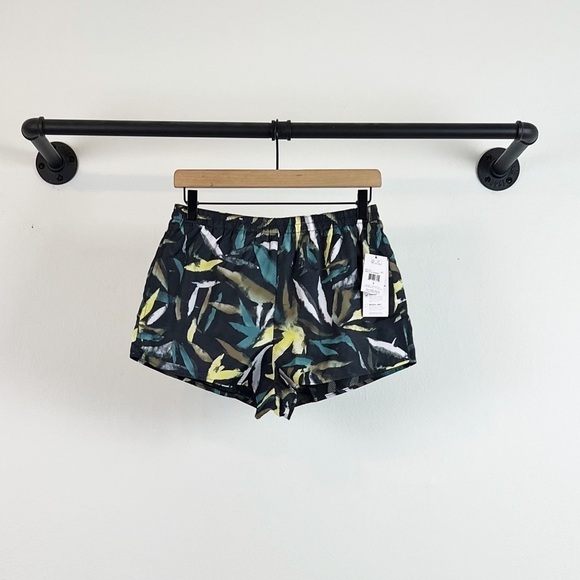 NWT Volcom Wind It Up Womens Runner Shorts in Black Combo - Picture 4 of 8